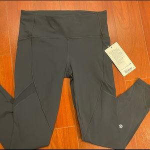 BNWT lululemon on pace mesh 7/8 tight grey - size 8